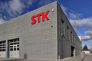 Majitelé benzínových a naftových aut mají problém: STK v roce 2024 zpřísní podmínky a zkomplikuje život všem řidičům